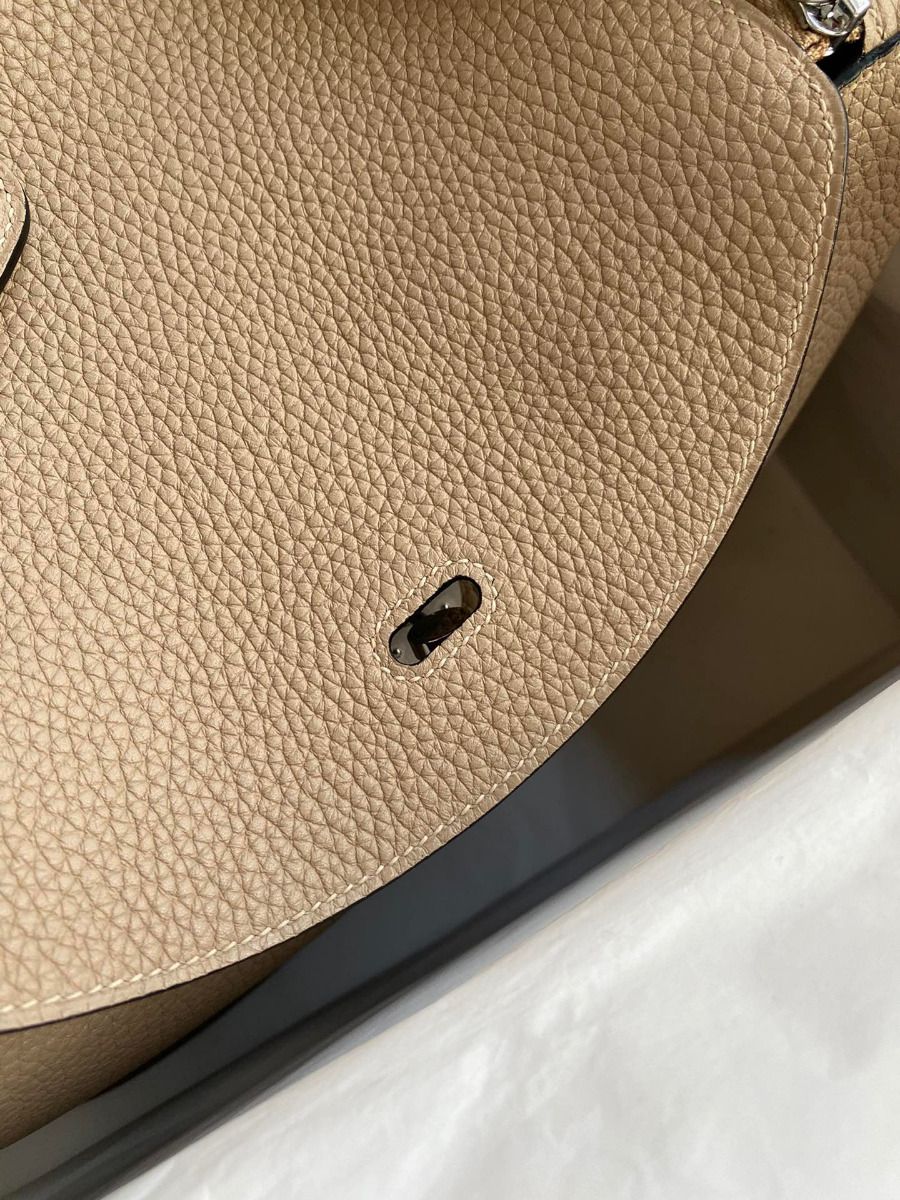 Hermes Lindy 30 Handmade Bag In Tourterelle Clemence Leather - Image 7