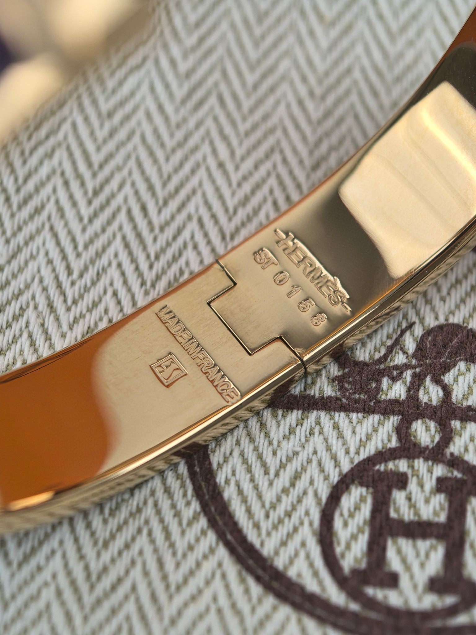 Hermes Anemone Iris Enamel Clic H Bracelet - Image 11