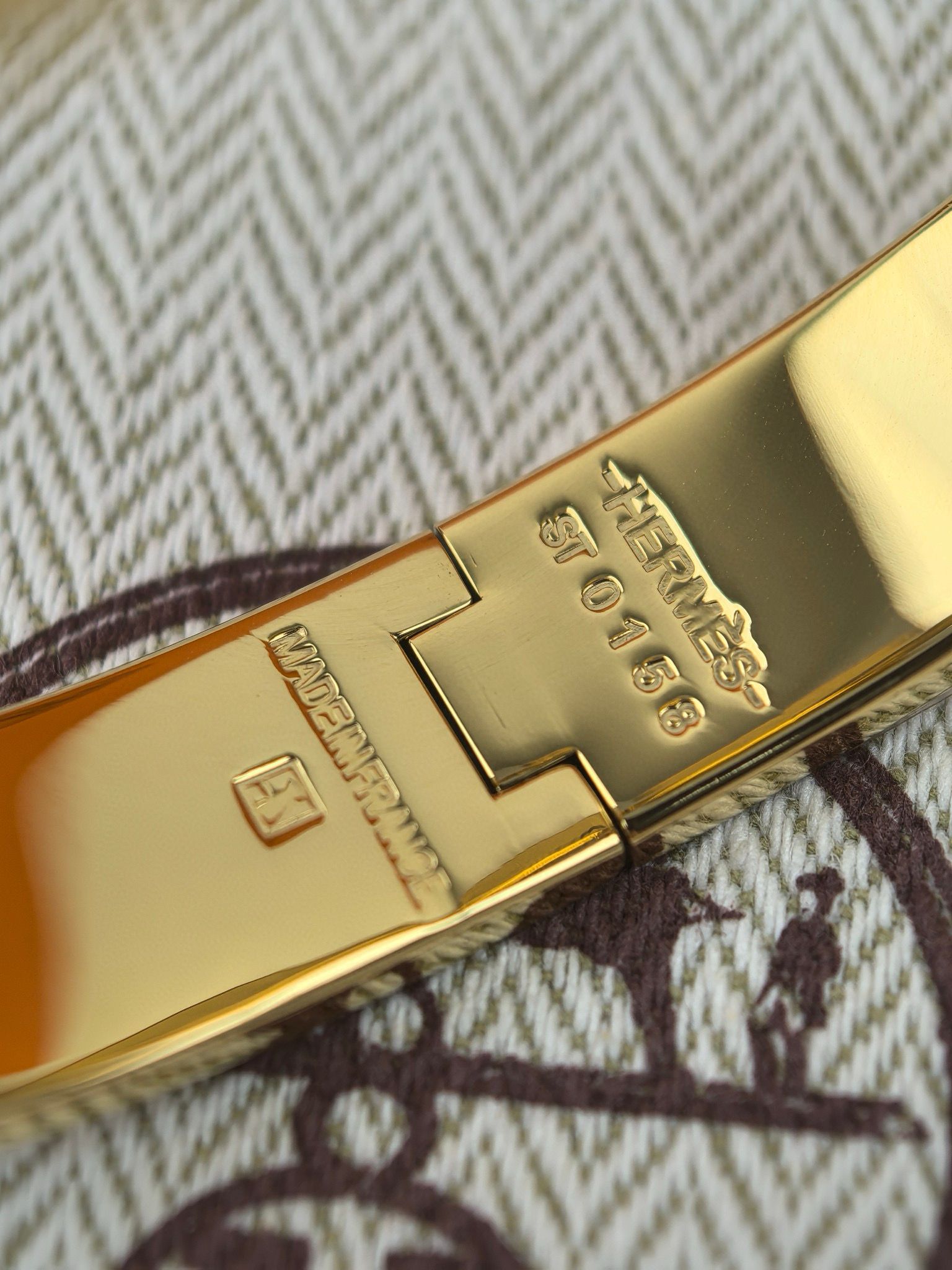 Hermes Chataigne Enamel Clic H Bracelet - Image 8