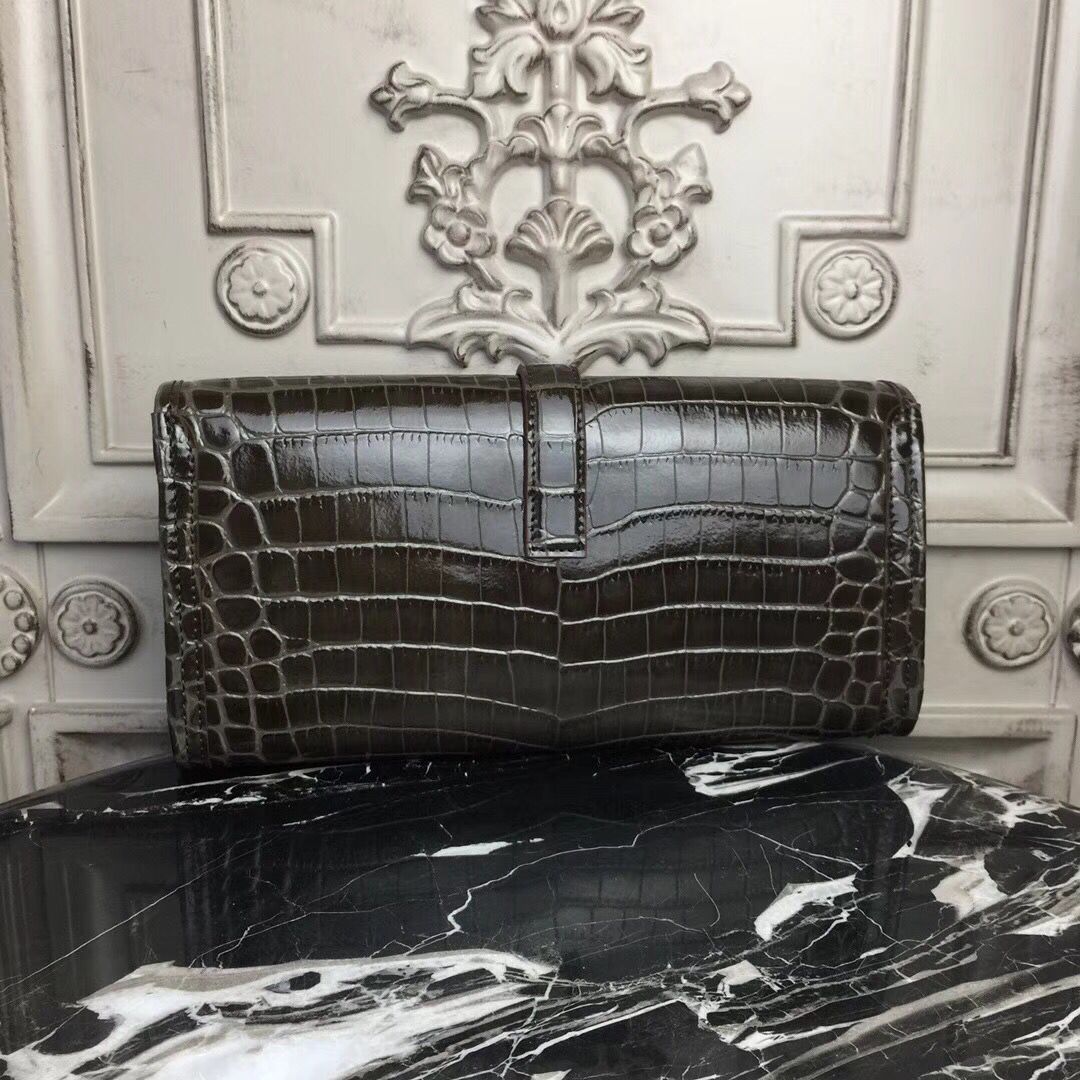 Hermes Jige Elan 29 Clutch In Chocolate Crocodile Leather - Image 4