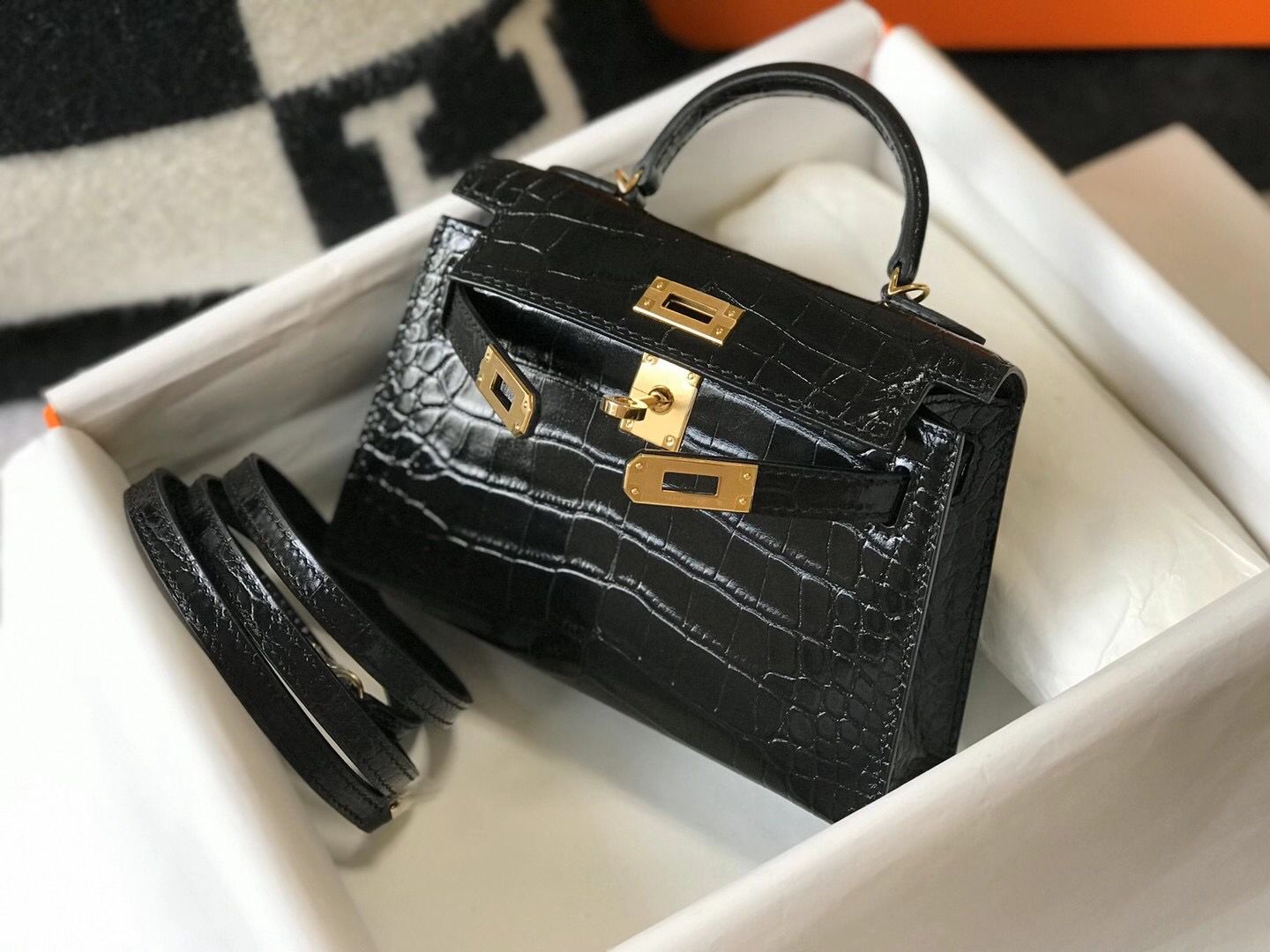 Hermes Kelly Mini II Bag In Black Embossed Crocodile Leather - Image 5