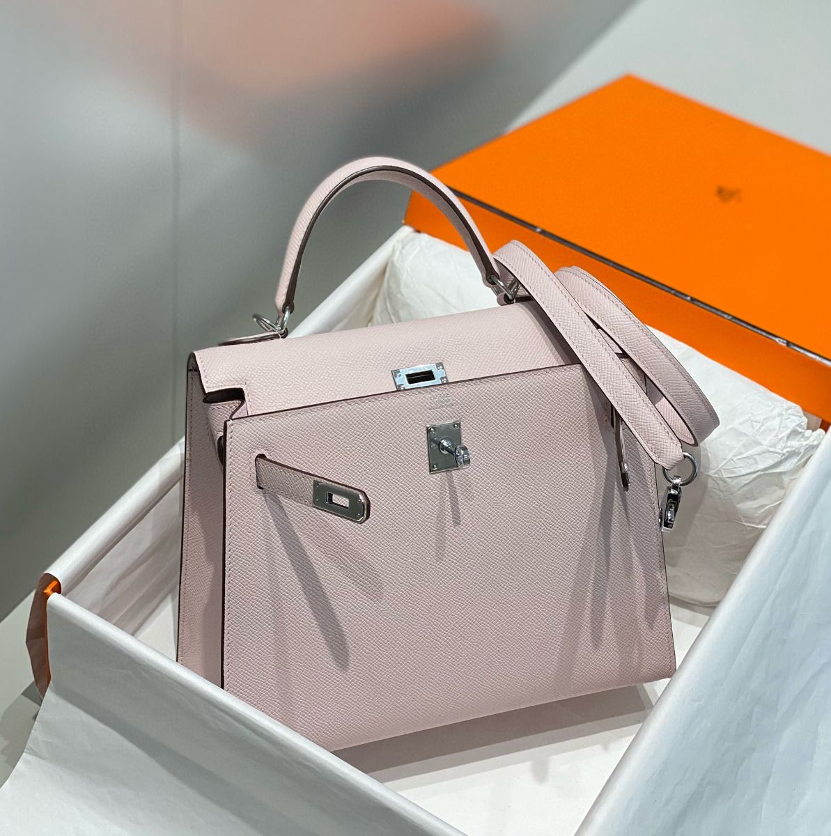 Hermes Kelly 25cm Sellier Bag In Mauve Pale Epsom Leather - Image 3