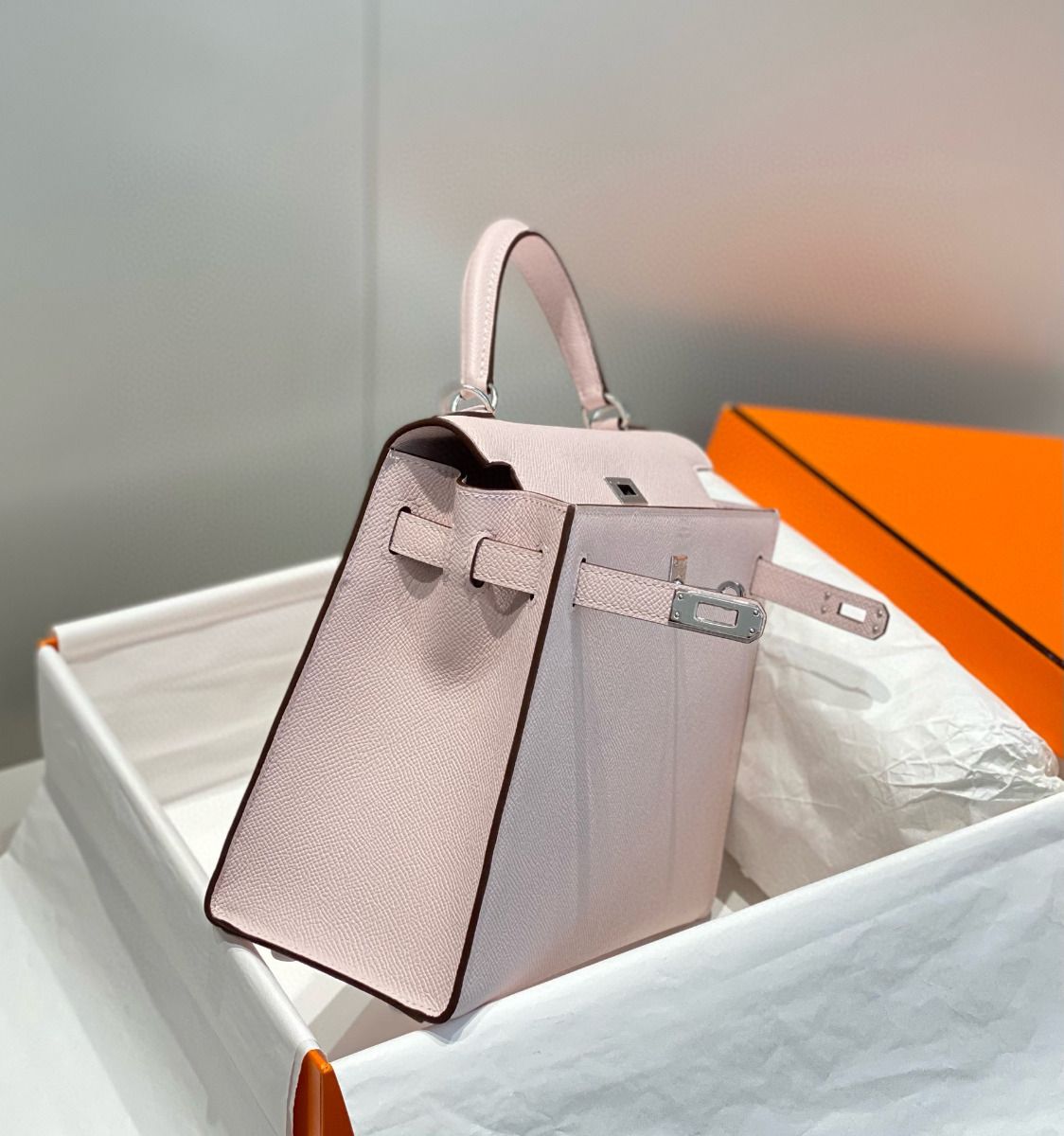 Hermes Kelly 25cm Sellier Bag In Mauve Pale Epsom Leather - Image 4