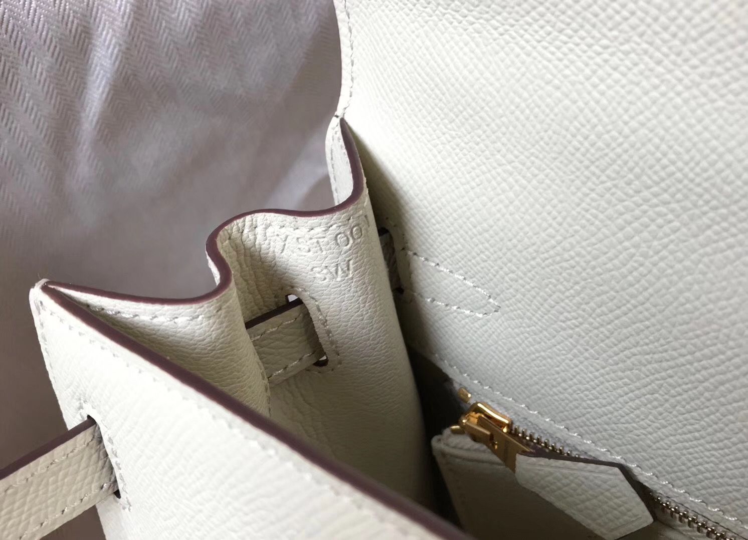 Hermes Kelly 25cm Sellier Bag In White Epsom Leather - Image 8