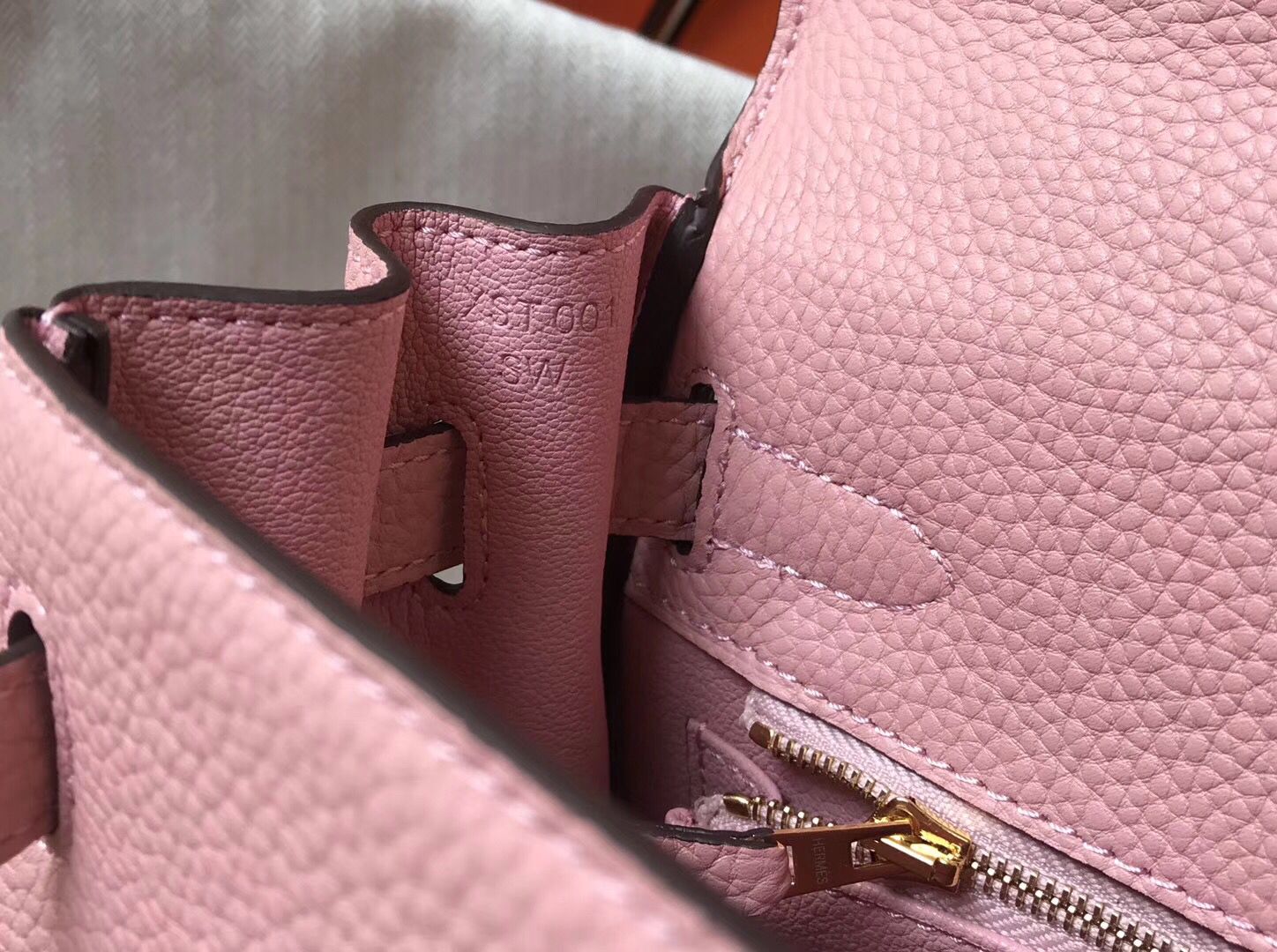Hermes Kelly 28cm Bag In Pink Clemence Leather GHW - Image 9