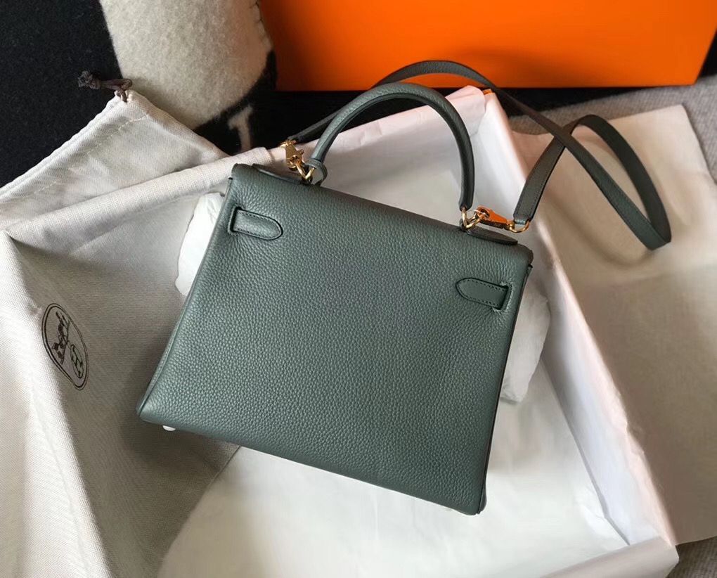 Hermes Kelly 28cm Bag In Vert Amande Clemence Leather GHW - Image 3