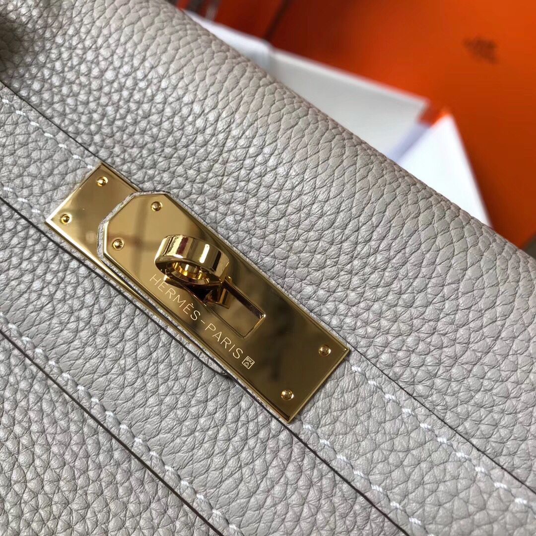 Hermes Kelly 32cm Bag In Pearl Grey Clemence Leather GHW - Image 4