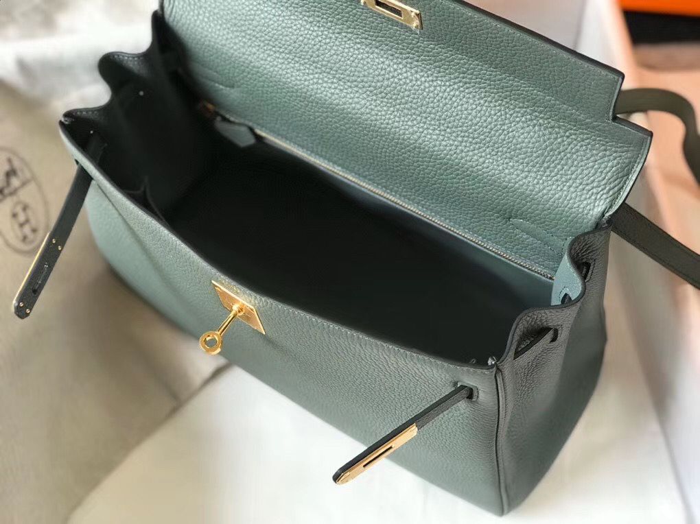 Hermes Kelly 32cm Bag In Vert Amande Clemence Leather GHW - Image 8