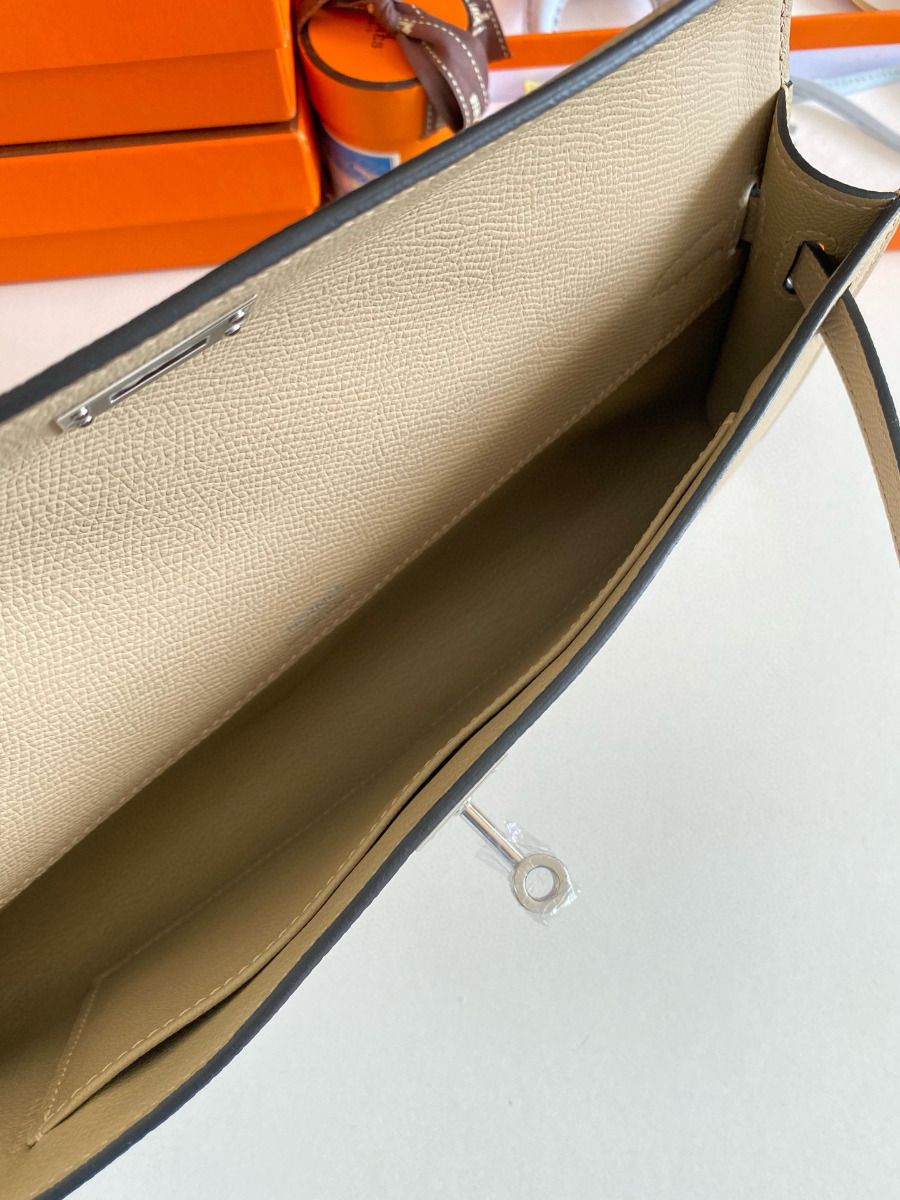 Hermes Kelly Cut Handmade Bag in Tourterelle Epsom Calfskin - Image 6