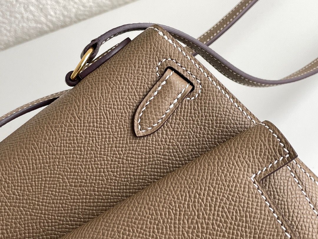Hermes Kelly En Desordre 20 Handmade Bag In Taupe Epsom Calfskin - Image 6
