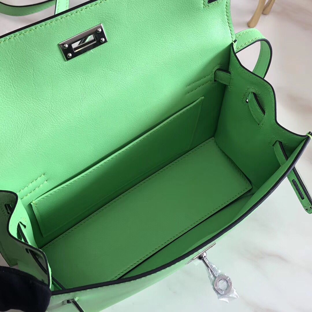 Hermes Kelly Danse Handmade Bag In Green Swift Leather - Image 9