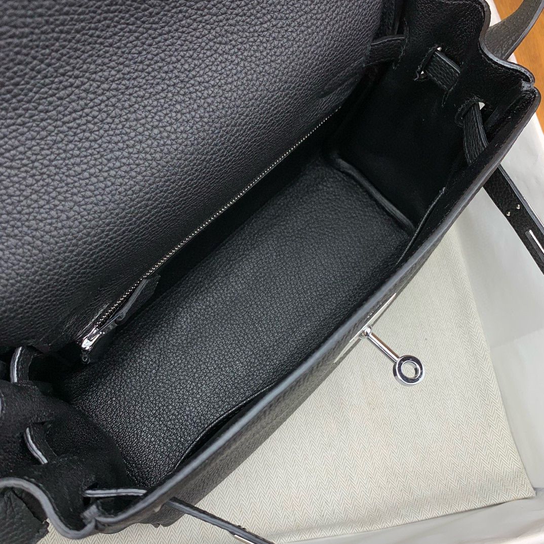 Hermes Kelly Messenger Bag in Black Clemence Leather - Image 6