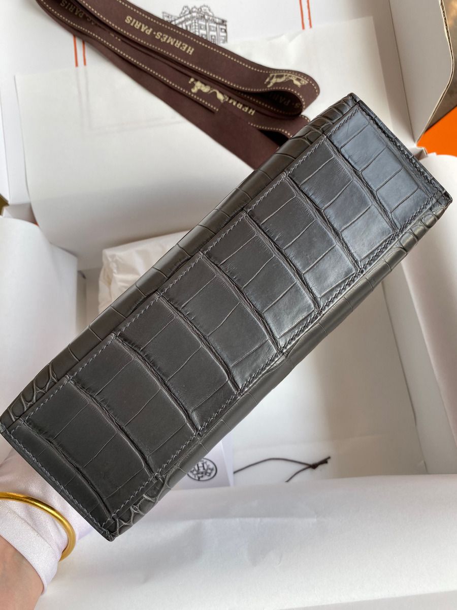 Hermes Kelly Pochette Handmade Bag In Graphite Matte Alligator Leather - Image 4