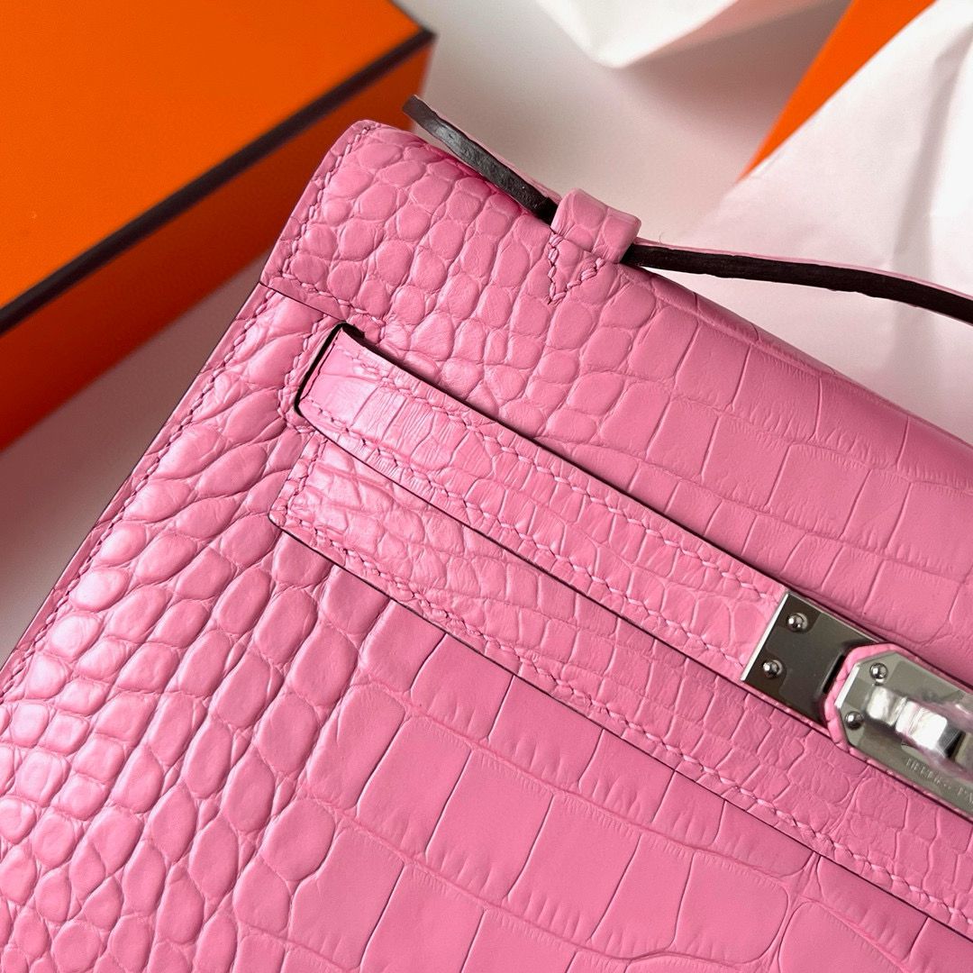 Hermes Kelly Pochette Handmade Bag in Rose Sakura Matte Alligator Leather - Image 5