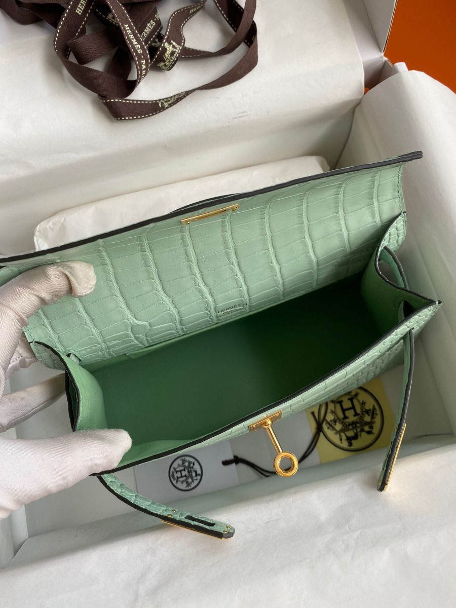 Hermes Kelly Pochette Handmade Bag In Vert D'eau Matte Alligator Leather - Image 9