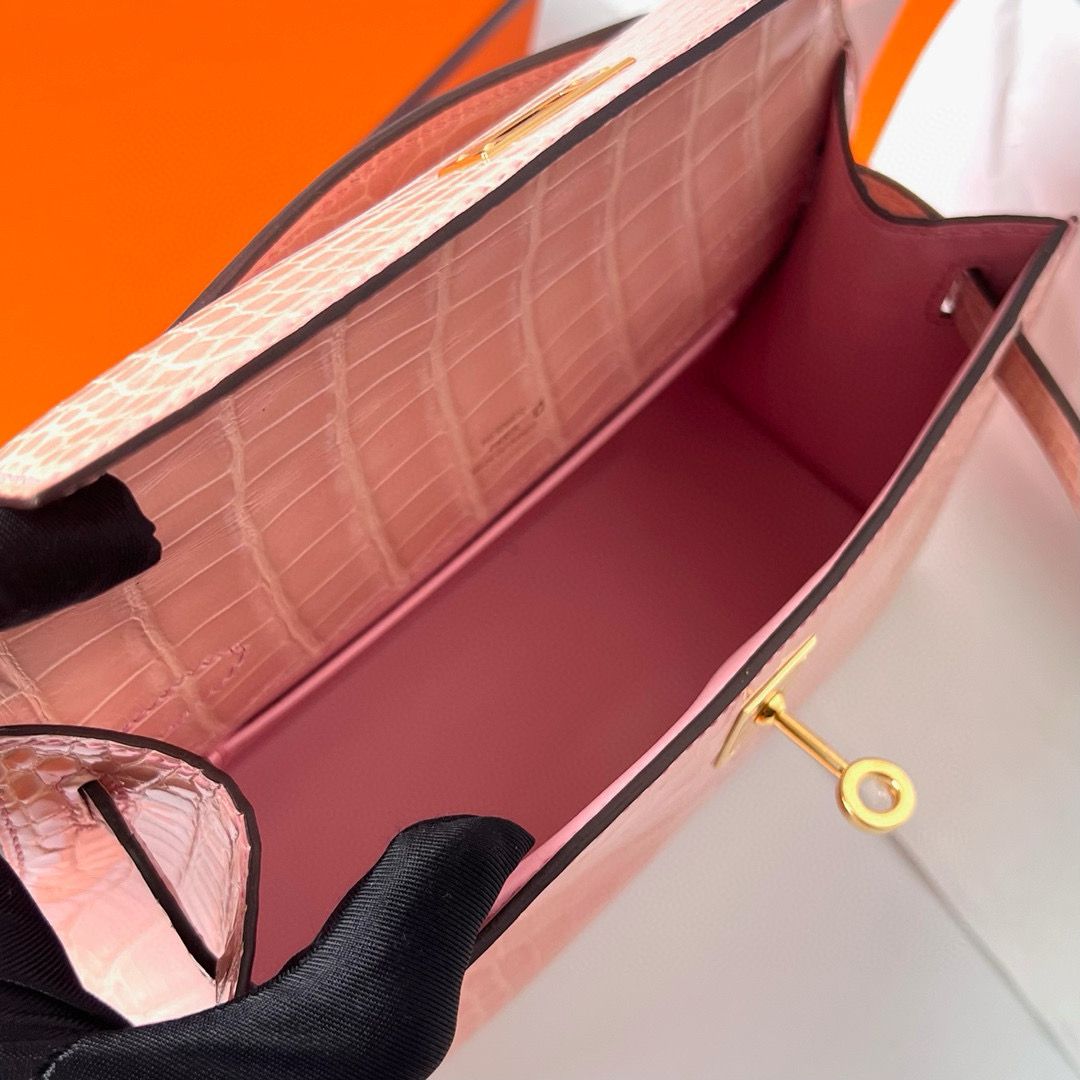 Hermes Kelly Pochette Handmade Bag In Nude Shiny Alligator Leather - Image 9