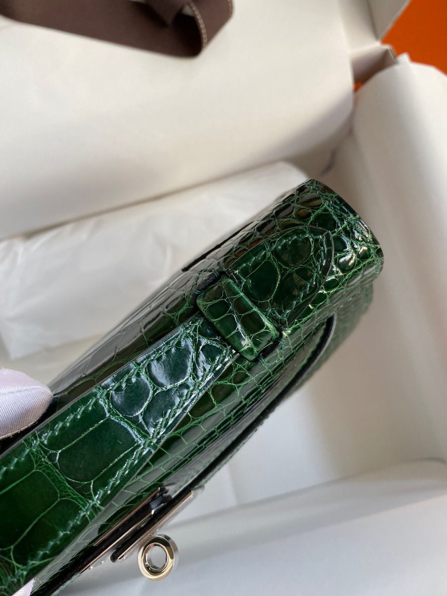 Hermes Kelly Pochette Handmade Bag In Vert Fonce Shiny Alligator Leather - Image 7