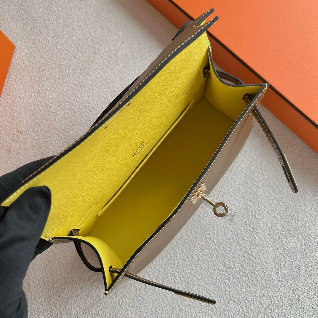 Hermes Kelly Pochette Verso Handmade Bag in Beige de Weimar Swift Calfskin - Image 8