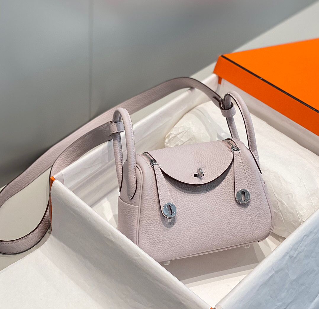 Hermes Lindy Mini Bag In Mauve Pale Clemence Leather PHW - Image 4