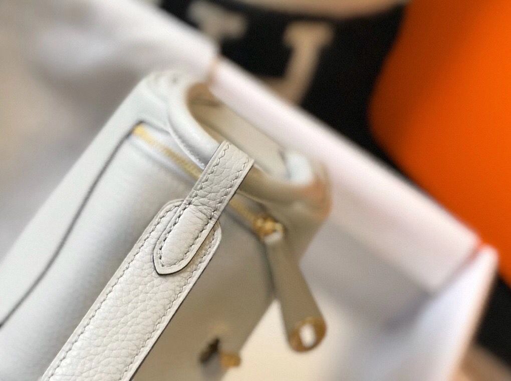 Hermes Lindy Mini Bag In Pearl Grey Clemence Leather GHW - Image 5