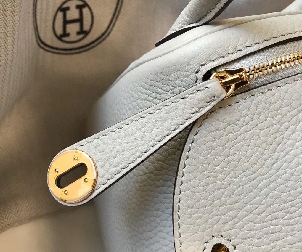 Hermes Lindy Mini Bag In Pearl Grey Clemence Leather GHW - Image 6