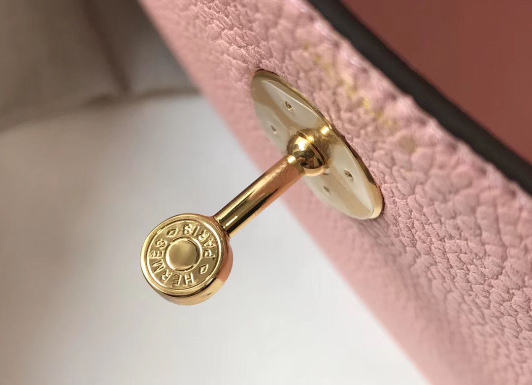 Hermes Lindy 26cm Bag In Pink Clemence Leather GHW - Image 7