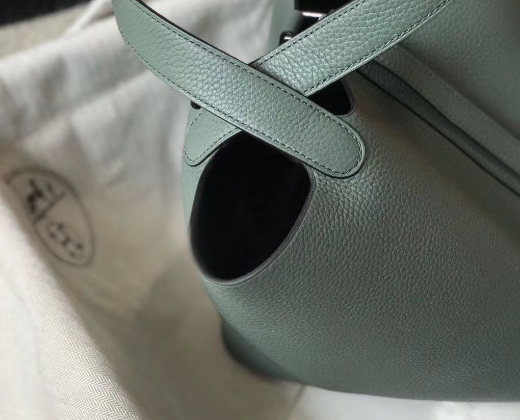 Hermes Picotin Lock 18 Bag In Vert Amande Clemence Leather - Image 5