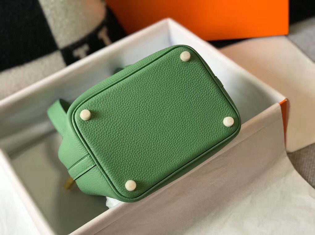 Hermes Picotin Lock 18 Bag In Vert Criquet Clemence Leather - Image 4