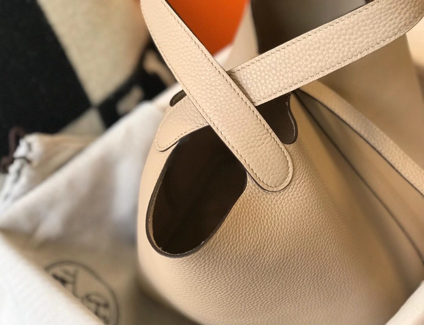 Hermes Picotin Lock 22 Bag In Trench Clemence Leather - Image 4