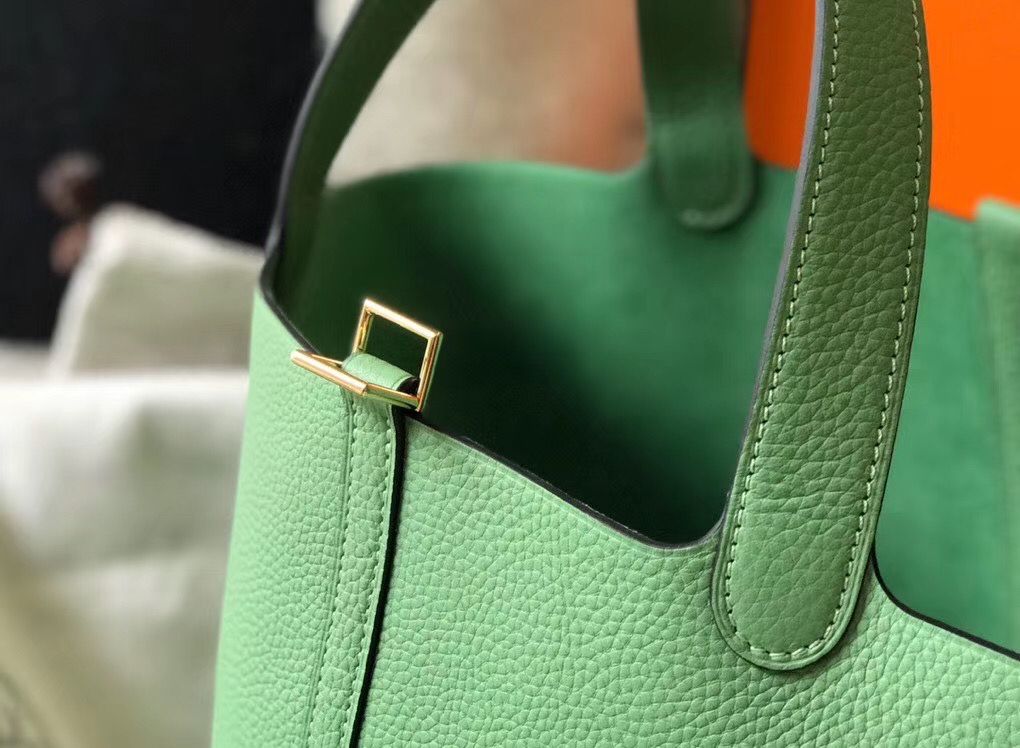 Hermes Picotin Lock 22 Bag In Vert Criquet Clemence Leather - Image 6