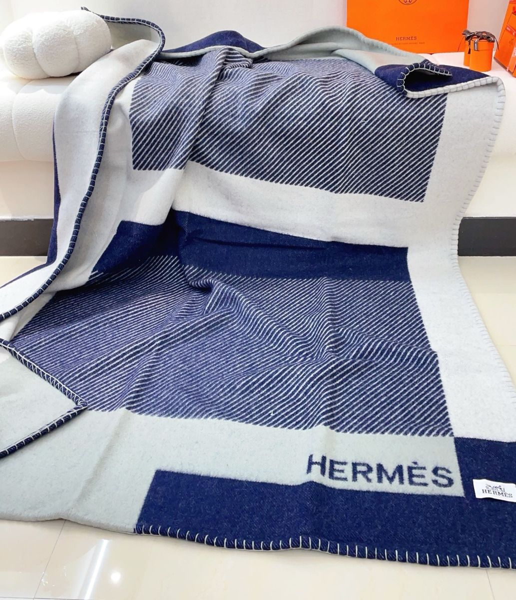 Hermes H Riviera Blanket in Marine Wool and Cashmere - Image 11