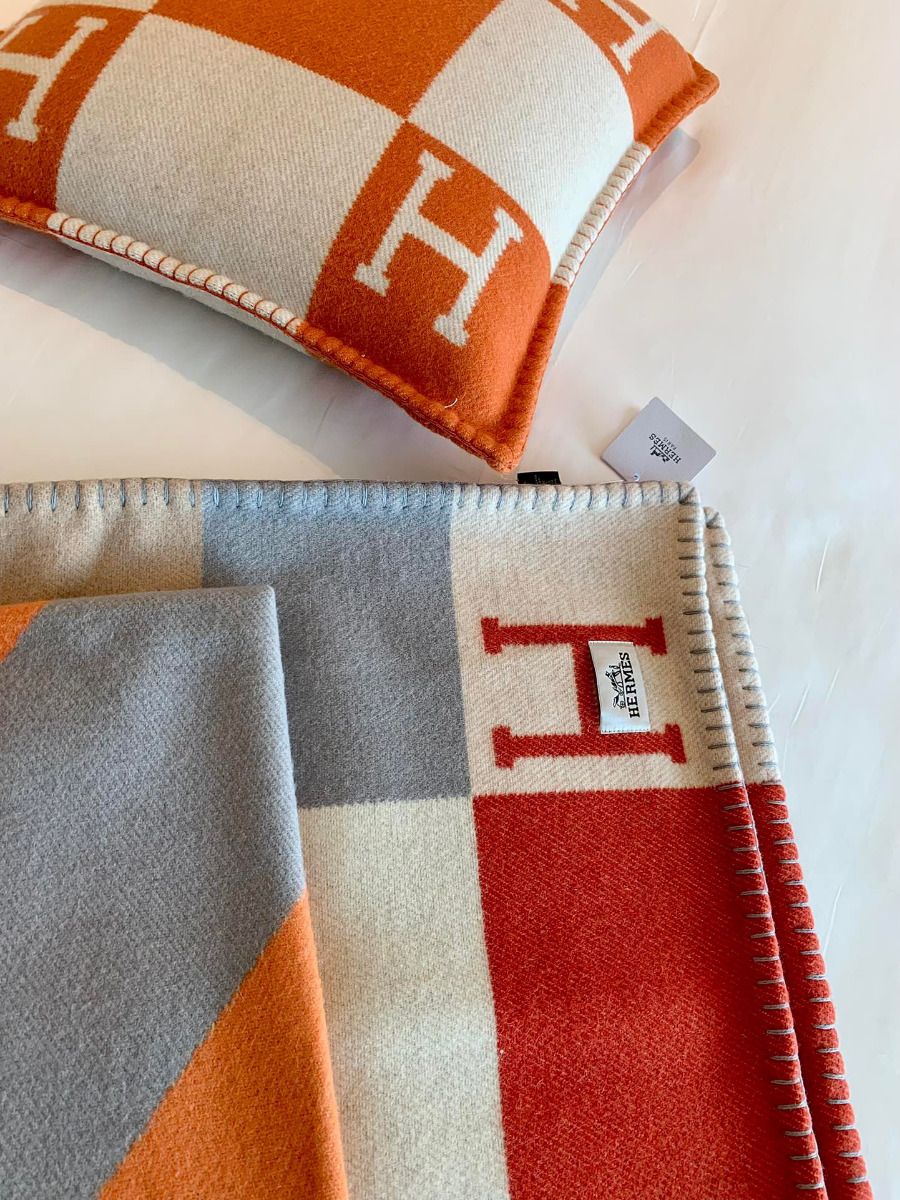 Hermes H Drapeau Blanket in Terracotta and Grey Cashmere - Image 8