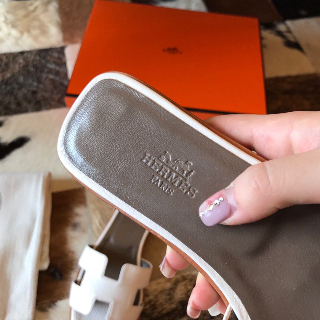 Hermes Oran Slide Sandals In White Clemence Leather - Image 6