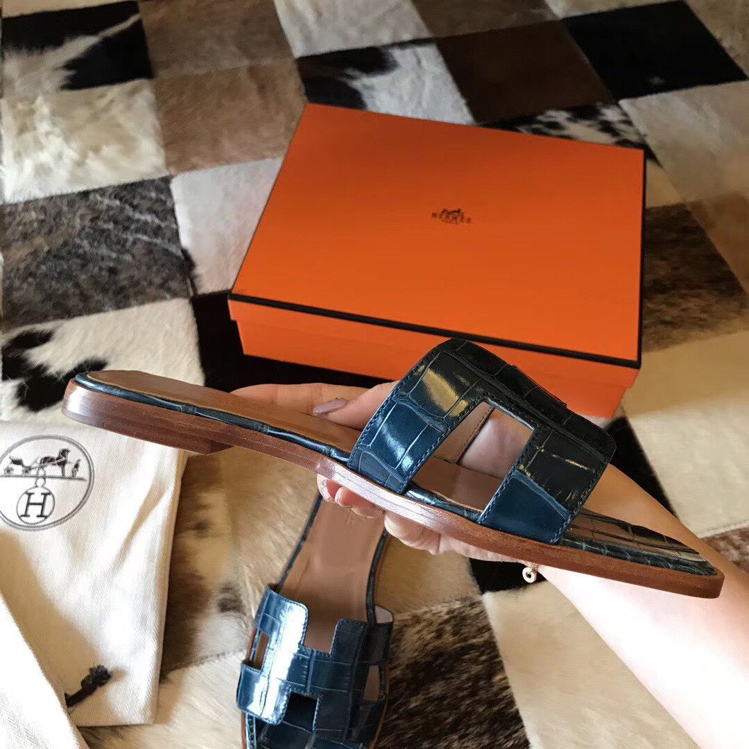 Hermes Oran Sandals In Blue Shiny Niloticus Crocodile - Image 5