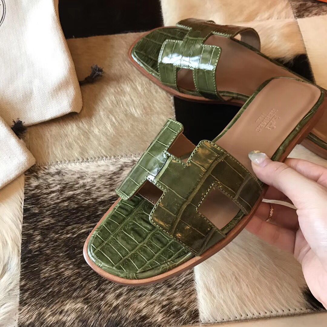 Hermes Oran Sandals In Olive Shiny Niloticus Crocodile - Image 7