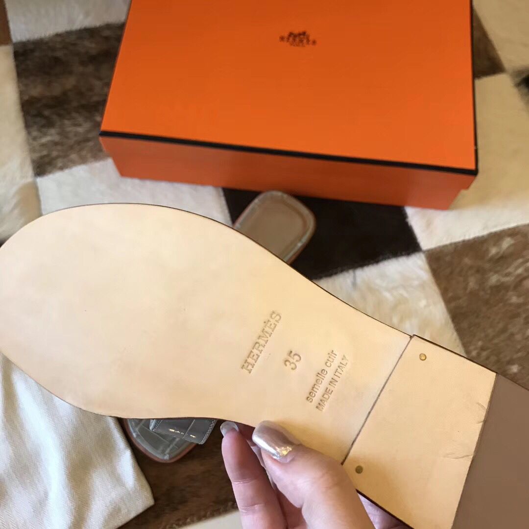 Hermes Oran Sandals In Grey Shiny Niloticus Crocodile - Image 4