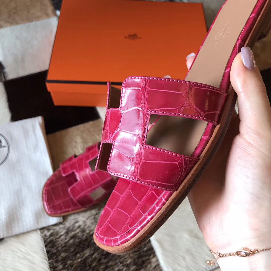 Hermes Oran Sandals In Rose Scheherazade Shiny Niloticus Crocodile - Image 4