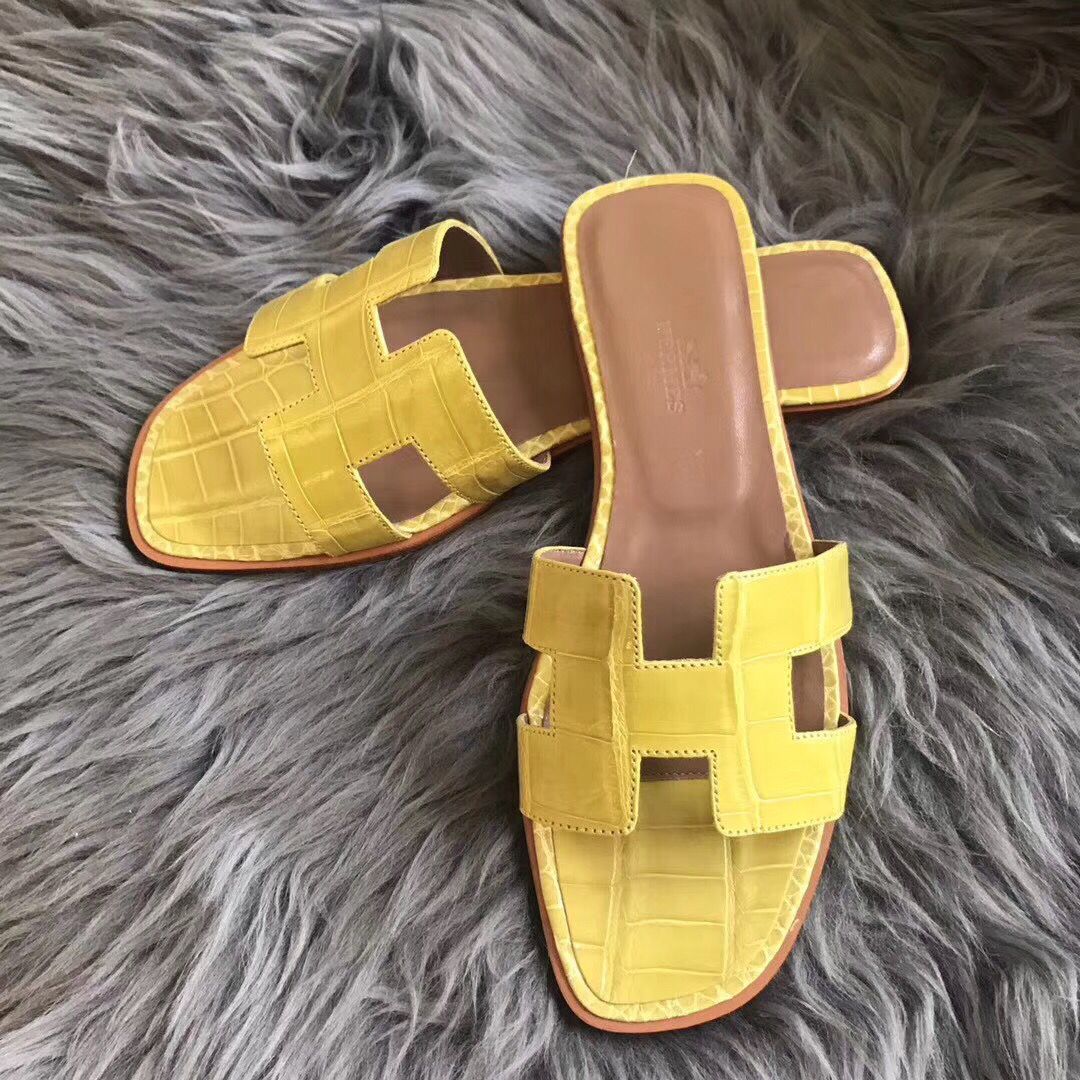 Hermes Oran Sandals In Yellow Shiny Niloticus Crocodile - Image 4