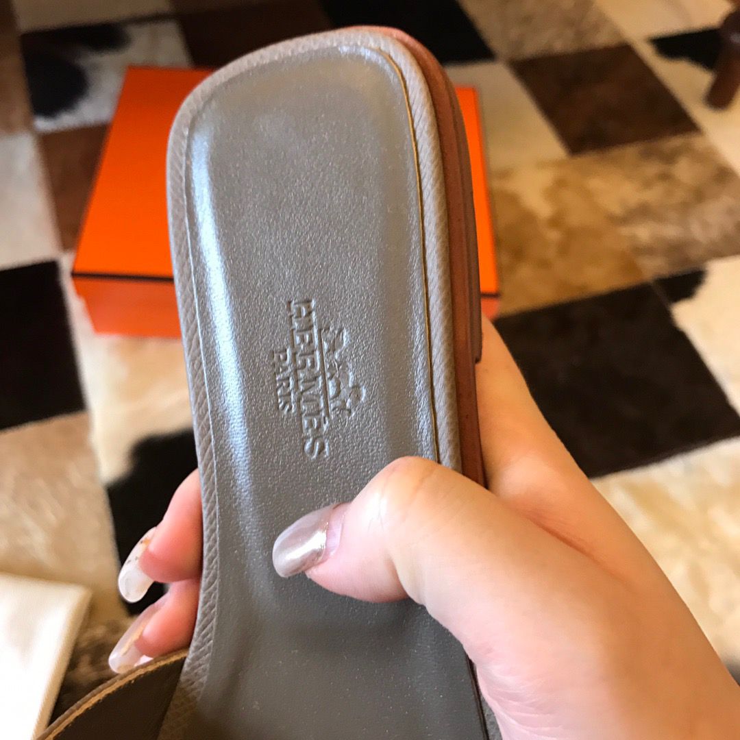 Hermes Oran Slide Sandals In Taupe Epsom Calfskin - Image 6