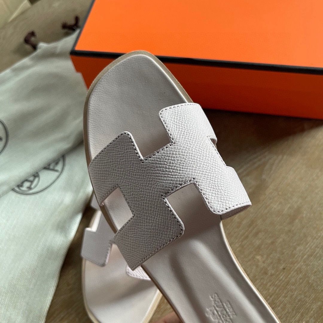 Hermes Oran Slide Sandals in Mauve Pale Epsom Calfskin - Image 3