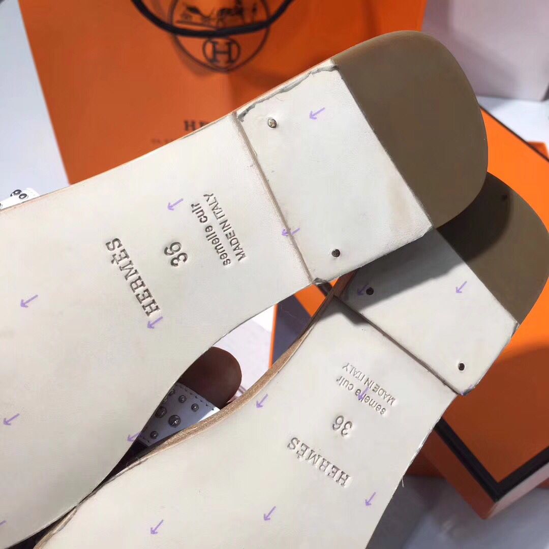 Hermes Oran Studs Sandals In White Leather - Image 7