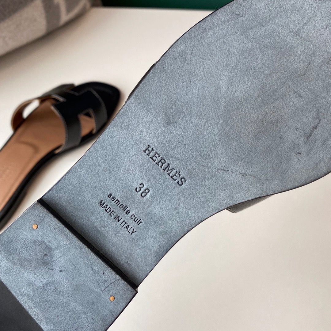 Hermes Oran Slide Sandals In Black Swift Calfskin - Image 6