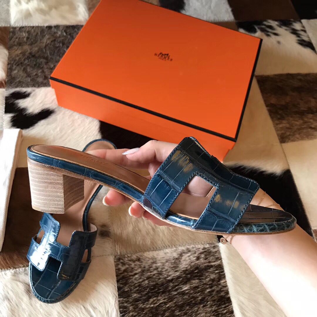 Hermes Oasis Sandals In Blue Shiny Niloticus Crocodile - Image 4