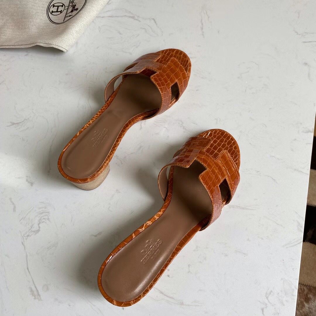 Hermes Oasis Sandals In Brown Shiny Niloticus Crocodile - Image 7