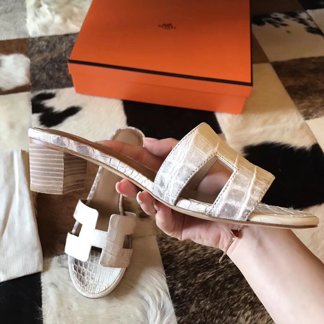 Hermes Oasis Sandals In Himalaya Matte Niloticus Crocodile - Image 3