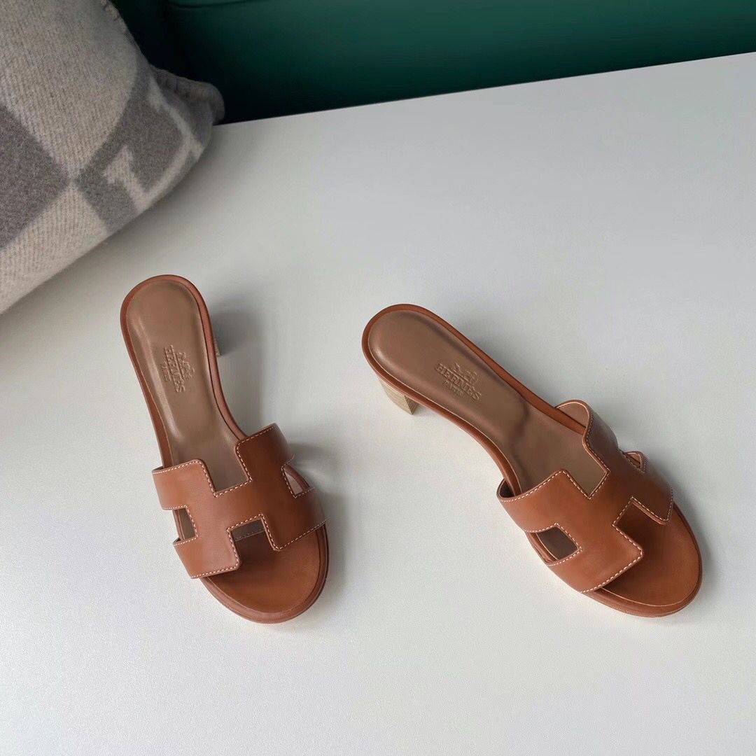 Hermes Oasis Sandals In Gold Swift Leather - Image 7