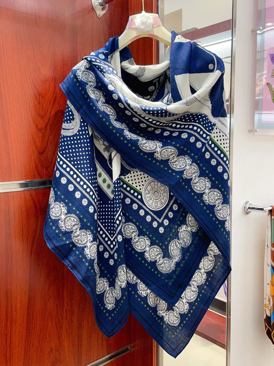 Hermes Blue Zouaves et Dragons Bandana Shawl 140 - Image 3