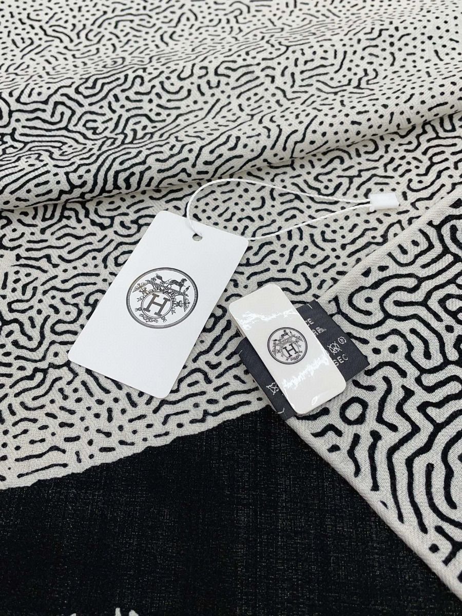 Hermes Black Clair de Lune Shawl 140 - Image 7