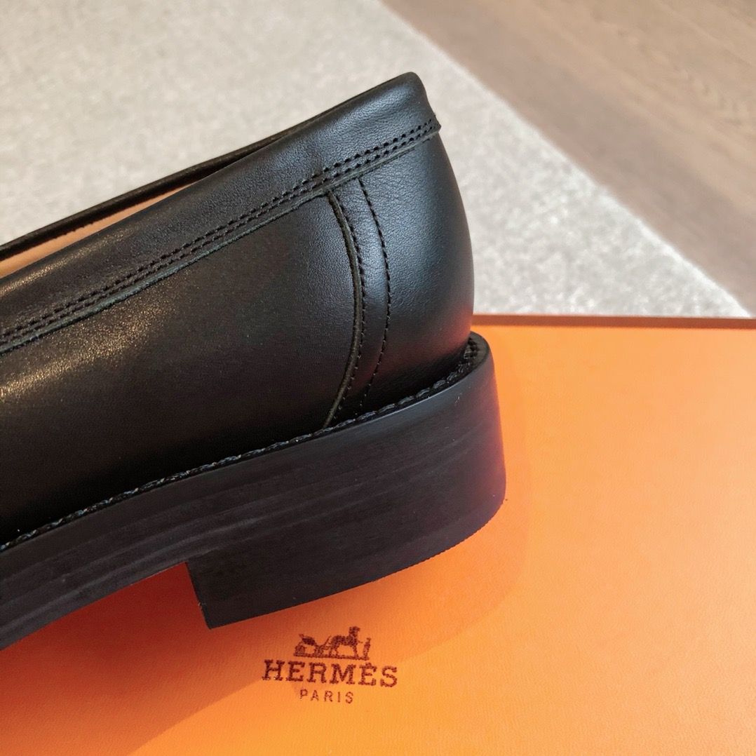 Hermes Women's Impact Loafers in Black Leather - Image 7