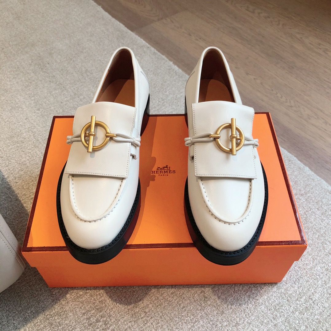 Hermes Women's Impact Loafers in White Leather - Image 4